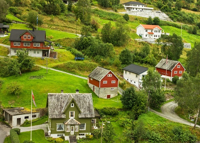 In Norwegen herrscht Fachkräftemangel. Gut für Zuwanderer, besonders für Deutsche mit super Referenzen. Die norwegische Regierung unterstützt deutsche Zuwanderer mit billigem Boden, guten Krediten fairen Immobilien-Preisen. (#05)