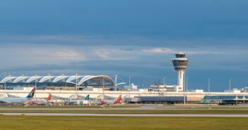 Leitwarte Lufthansa HKLS: Schaltzentrum für Technische Gebäudemanager ( Foto: Shutterstock-Dirk Daniel Mann)