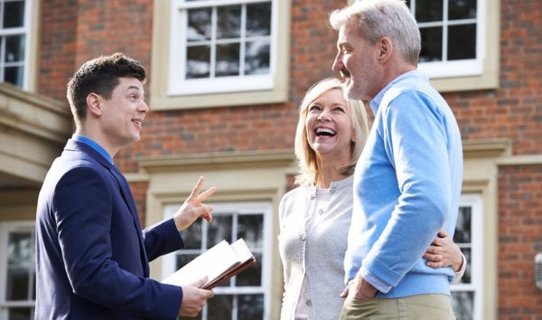 Immobilienkaufmann: Gehalt, Voraussetzungen, Ausbildung, Tätigkeiten ...