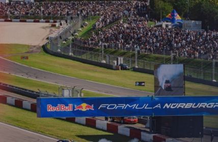 Begeisterte Fans feiern am Nürburgring (Foto: NÜRBURGRING 1927 GMBH & CO. KG)