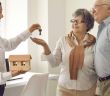 Ältere Käufer dominieren den Immobilienmarkt in den USA (Foto: AdobeStock 429681507 Studio Romantic)