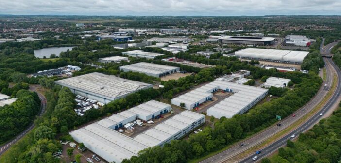 Logistikboom und Immobilienfonds: Chancen an verkehrsnahen Standorten (Foto: AdobeStock - irestock)