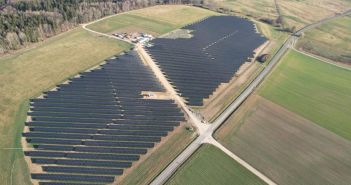 17,6 MW Solarpark Bruchweiler versorgt zwölftausend Haushalte mit (Foto: ABO Energy GmbH & Co. KGaA)