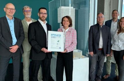 Smart Building ONE erhält SustainFM-Zertifikat für umfassendes nachhaltiges (Foto: STRABAG PFS)