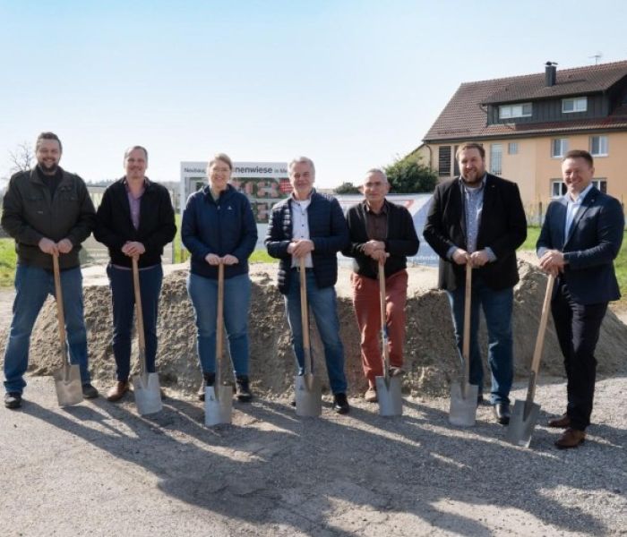Gemeinsam für die Kronenwiese: Tom Schütt (WeberHaus), Dietmar Boos (Foto: WeberHaus GmbH & Co.KG)
