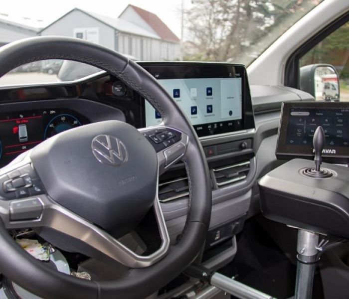 Steuerung über alternative Eingabegeräte: Das Drive-by-Wire-System (Foto: Paravan)